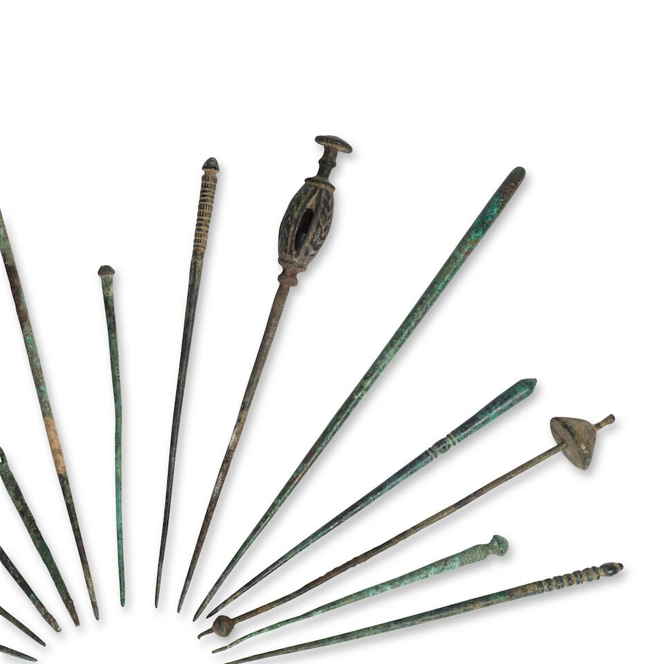 Vingt-huit épingles en bronze, Iran, Région du Luristan, ca. IXe-VIIe siècle av. ... - 4