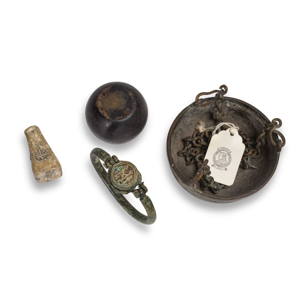 Trois encensoirs byzantins en bronze, un bracelet reliquaire byzantin en bronze et deux poids, C... - 3