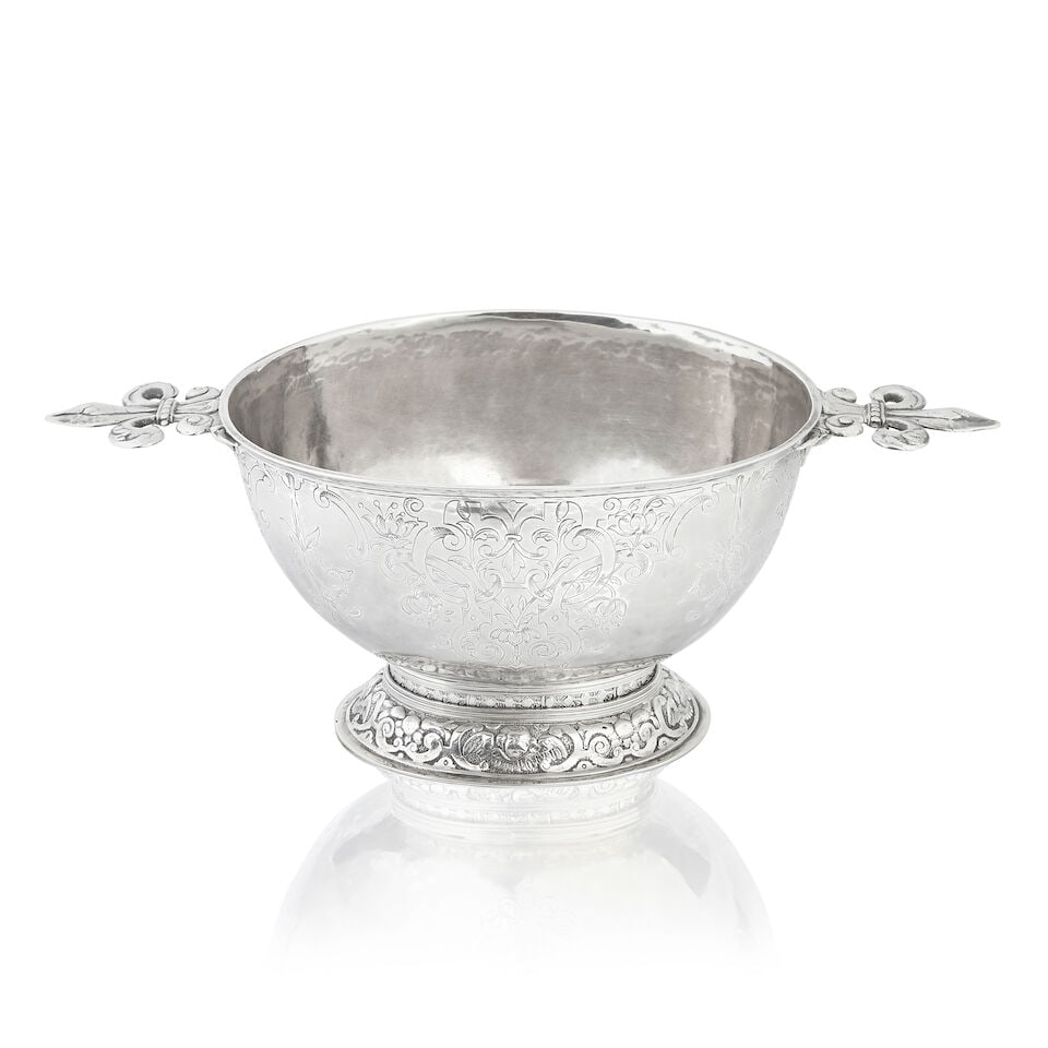 Bol à brandy en argent 800°/°°.A silver 800°/°° brandy bowl 1...: Bol à brandy en argent 800°/°°. A silver 800°/°° brandy bowl 19th century or later with pseudo marks Dutch 17th century style, oval with two fleur-de-lys handles