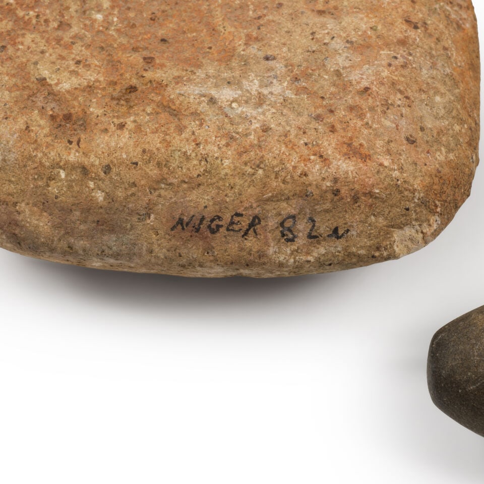 Groupe d'outils en pierre tailléset polies d'origine mixteA group of mixed origin flaked an... - 2