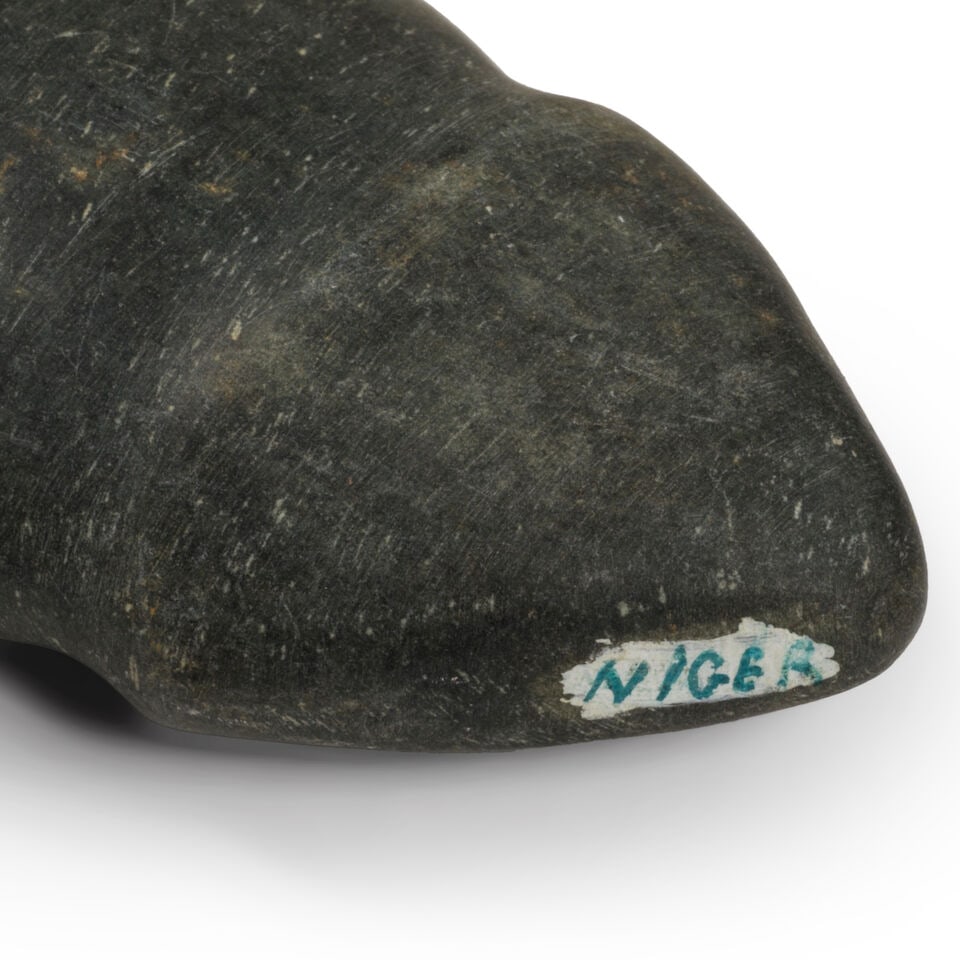 Groupe d'outils en pierre tailléset polies d'origine mixteA group of mixed origin flaked an... - 3