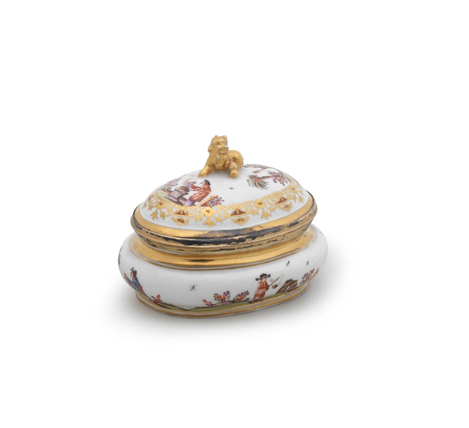 Sucrier couvert ovale en porcelaine de Meissen, monture en vermeil, vers 1725-30A Meissen silver... (1 of 2)