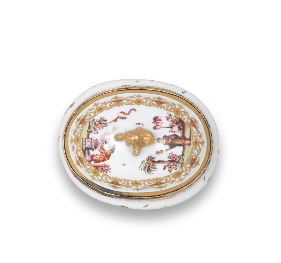 Sucrier couvert ovale en porcelaine de Meissen, monture en vermeil, vers 1725-30A Meissen silver... - 2