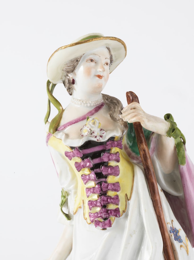 Statuette en porcelaine de Meissen représentant une bergère, circa 1750A Meissen figur... - 4