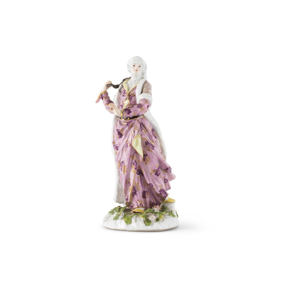 Statuette en porcelaine de Meissen représentant une sultane, vers 1740A Meissen figure of a... (1 of 3)
