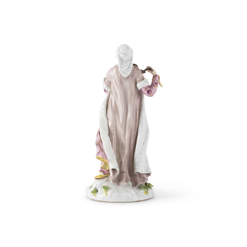 Statuette en porcelaine de Meissen représentant une sultane, vers 1740A Meissen figure of a... - 3