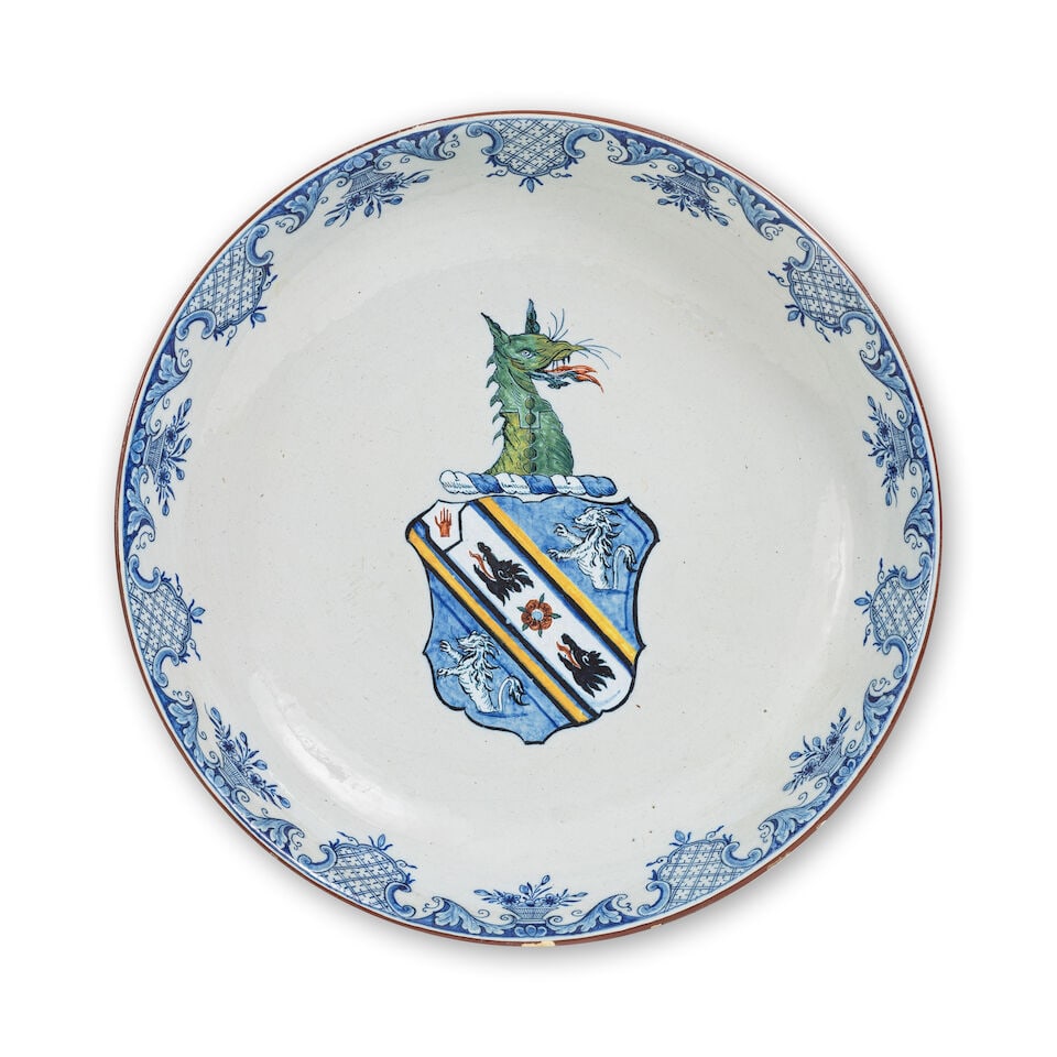 Grand plat armorié en faïence polychrome de Delft, vers 1760 A large polychrome Dutch ...: Grand plat armorié en faïence polychrome de Delft, vers 1760 A large polychrome Dutch Delftware armorial dish, circa 1760 Decorated in the centre with the arms of the Webster family with the