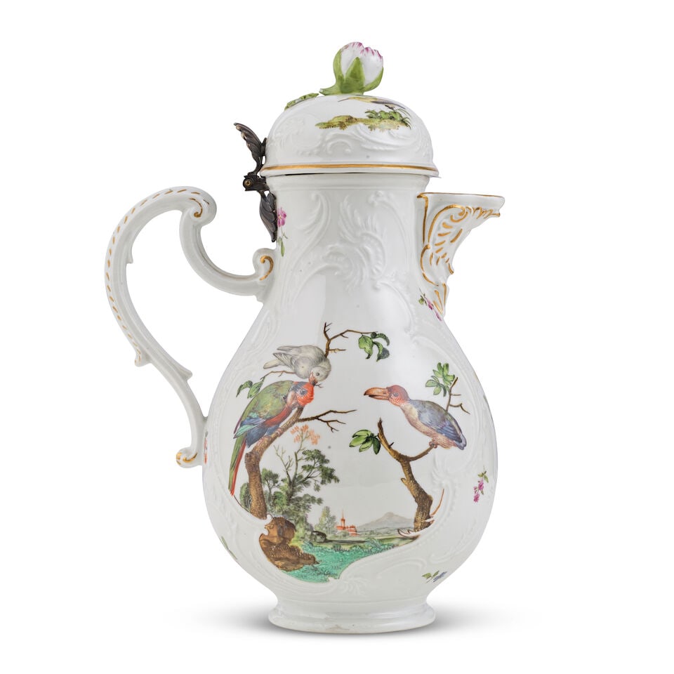 Cafetière couverte en porcelaine de Meissen, vers 1750-55 A Meissen coffee pot and cover, c... - 2