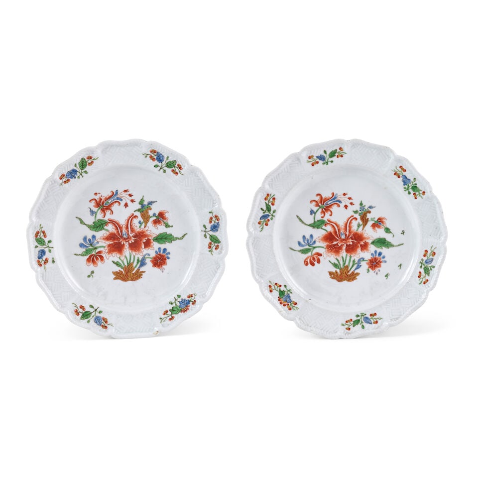 Deux assiettes (tondini) à décor floral en porcelaine de Doccia, vers 1750 Two Doccia ... (1 of 1)