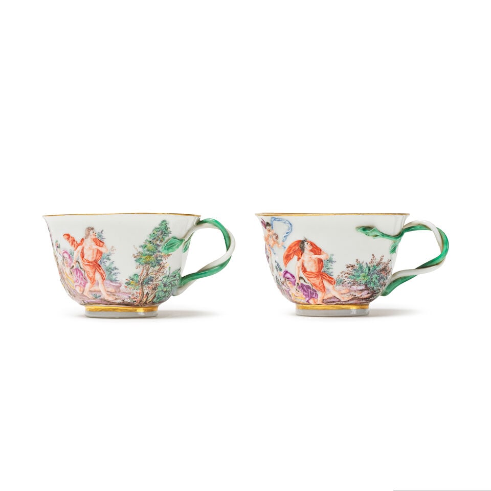 Deux tasses et soucoupe en porcelaine de Doccia décorées en bas-relief, vers 1770 Two ... - 4