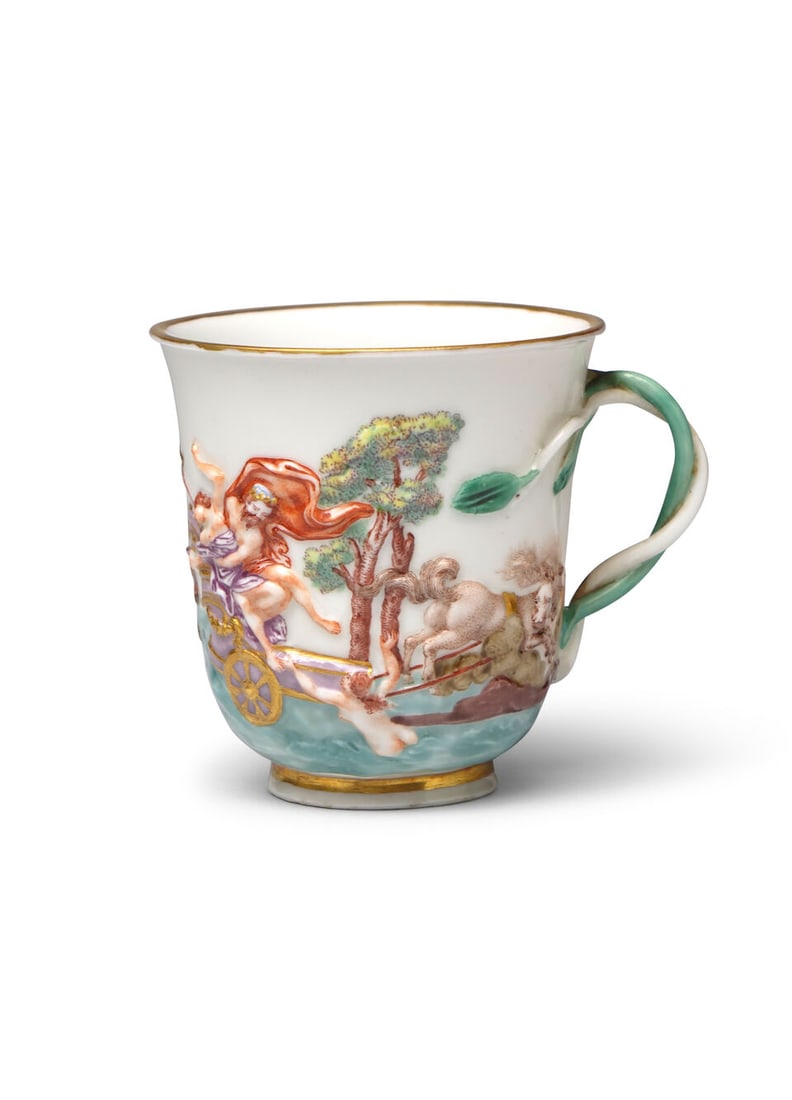 Deux tasses et soucoupe en porcelaine de Doccia décorées en bas-relief, vers 1770 Two ... - 7