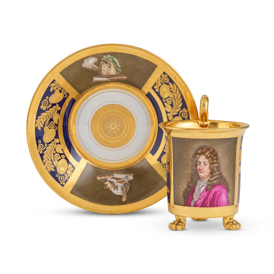 Tasse et soucoupe en porcelaine de Paris (Deroche), vers 1825 A Paris, Deroche, blue-ground cabi...: Tasse et soucoupe en porcelaine de Paris (Deroche), vers 1825 A Paris, Deroche, blue-ground cabinet cup and saucer, circa 1825 The cup raised on three gilt paw feet and with a gilt scroll handle