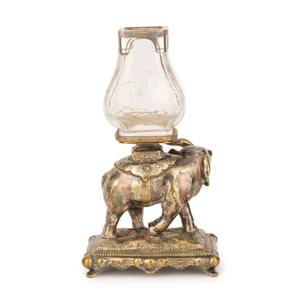 Vase Baccarat à l'éléphant en cristal gravé et bronze argenté, vers 188... - 2