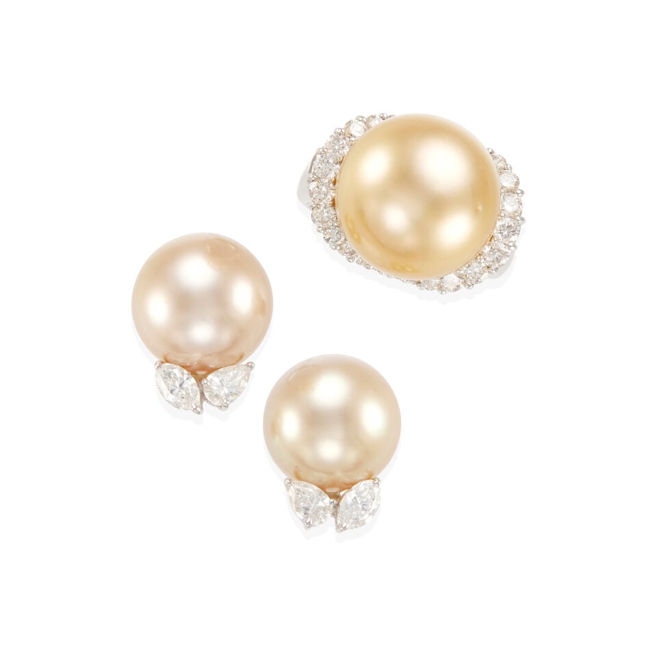 18K GOLD, CULTURED PEARL AND DIAMOND SET (1 of 2)