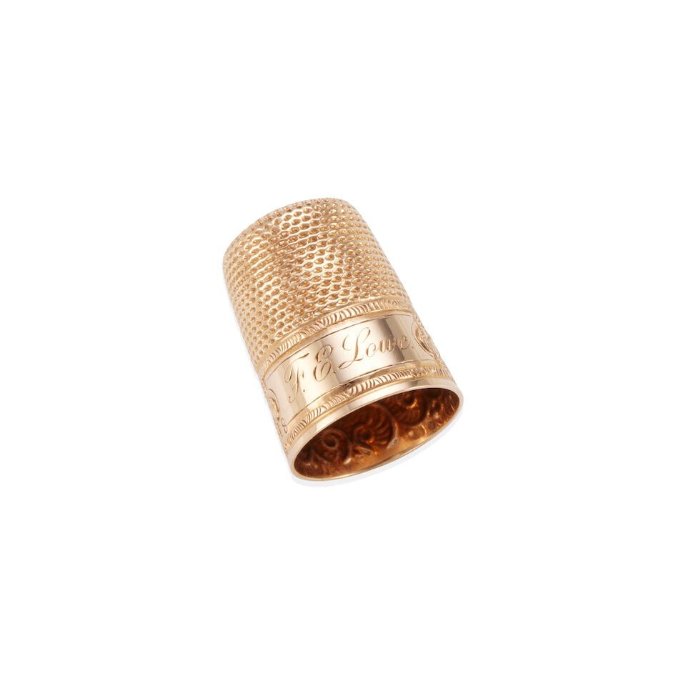 14K GOLD THIMBLE: 14K GOLD THIMBLE • 14k rose gold • Personal inscription • Measures 13/16 x 5/8 in. • Estimated gross weight: 5.0 grams Footnotes: Overall condition, very good Metal stamped for
