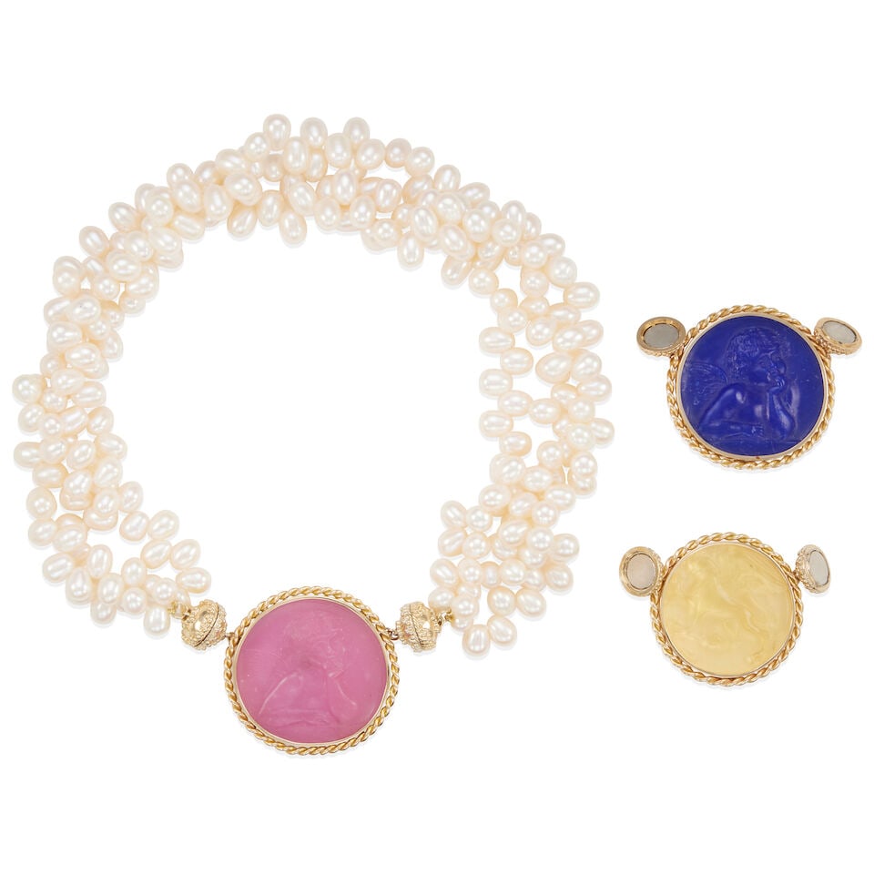 CULTURED PEARL NECKLACE WITH INTERCHANGEABLE PENDANTS (1 of 2)