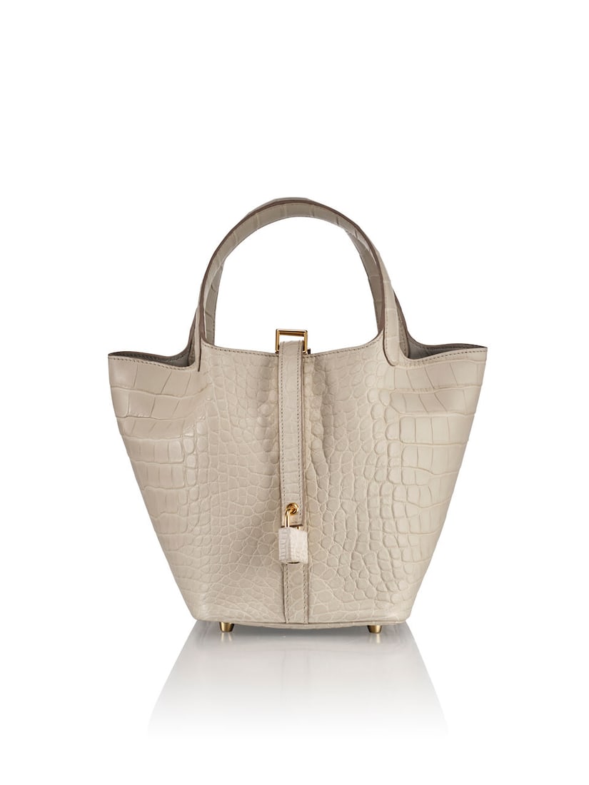 HERMÈS: BETON MATTE ALLIGATOR PICOTIN 18 WITH GOLD HARDWARE 2022 (Includes keys, padlock an...: HERMÈS: BETON MATTE ALLIGATOR PICOTIN 18 WITH GOLD HARDWARE 2022 愛馬仕：冰川白霧面短吻鱷魚皮PICOTIN菜