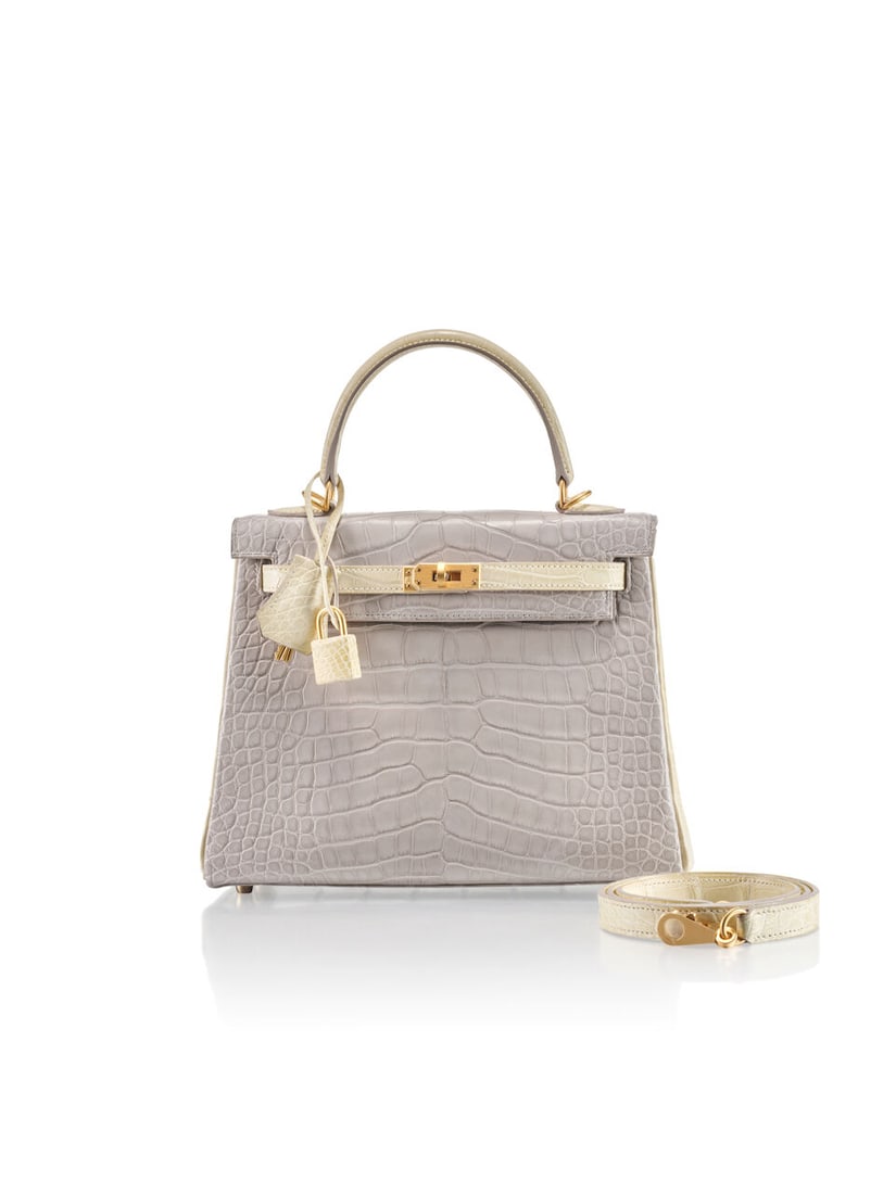 HERMÈS: SPECIAL ORDER GRIS PERLE AND VANILLE MATTE ALLIGATOR RETOURNE KELLY 25 WITH BRUSHED...: HERMÈS: SPECIAL ORDER GRIS PERLE AND VANILLE MATTE ALLIGATOR RETOURNE KELLY 25 WITH BRUSHED GOLD HARDWARE 2022 愛馬仕：特別訂製珍珠