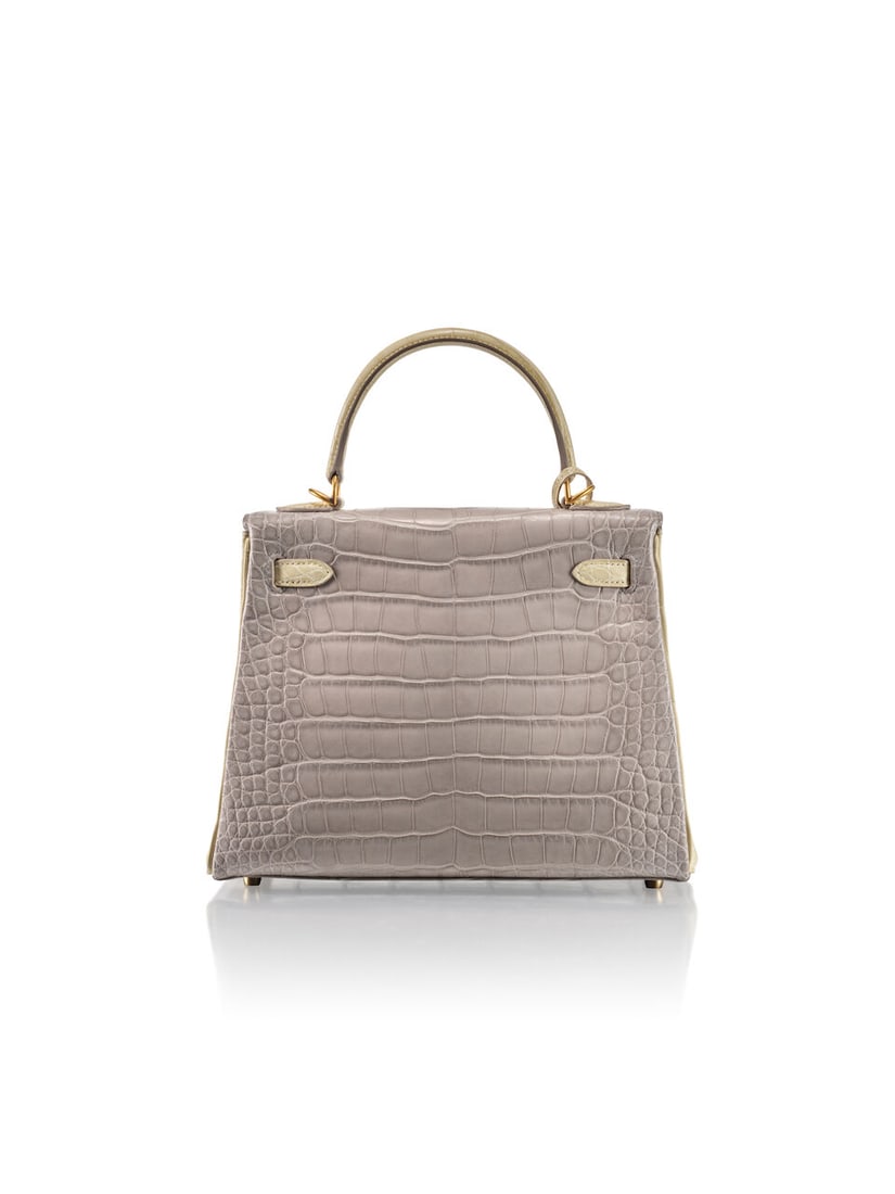 HERMÈS: SPECIAL ORDER GRIS PERLE AND VANILLE MATTE ALLIGATOR RETOURNE KELLY 25 WITH BRUSHED... - 3