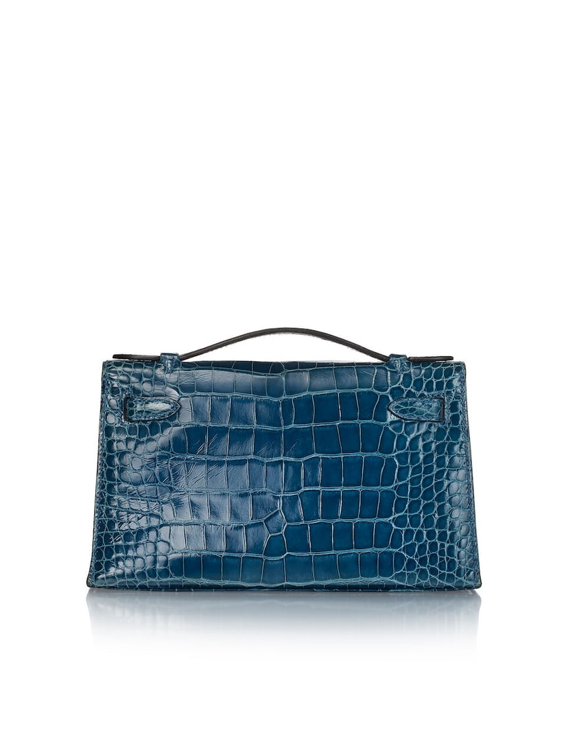HERMÈS: BLEU IZMIR SHINY ALLIGATOR KELLY POCHETTE WITH GOLD HARDWARE 2018 (Includes dust bag) - 3