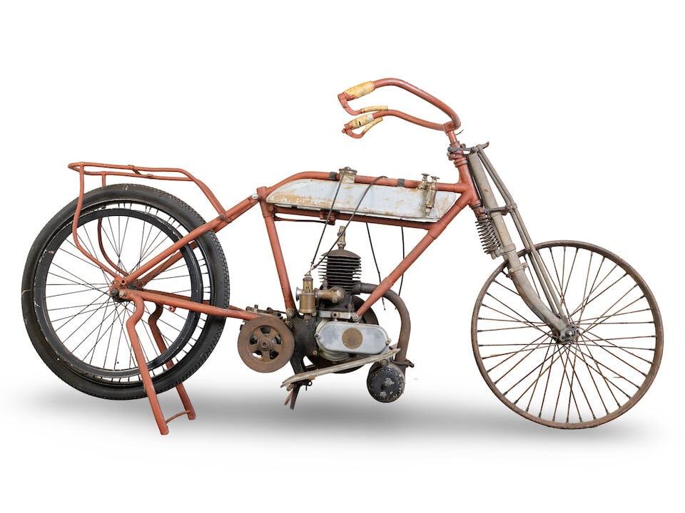 The David Plant Collection, 1923 Sun Vitesse 2¾hp Project: The David Plant Collection, 1923 Sun Vitesse 2¾hp Project Registration no. not registered (see text) Frame no. not located (see text) Engine no. 76277 Birmingham-based Sun started life as a