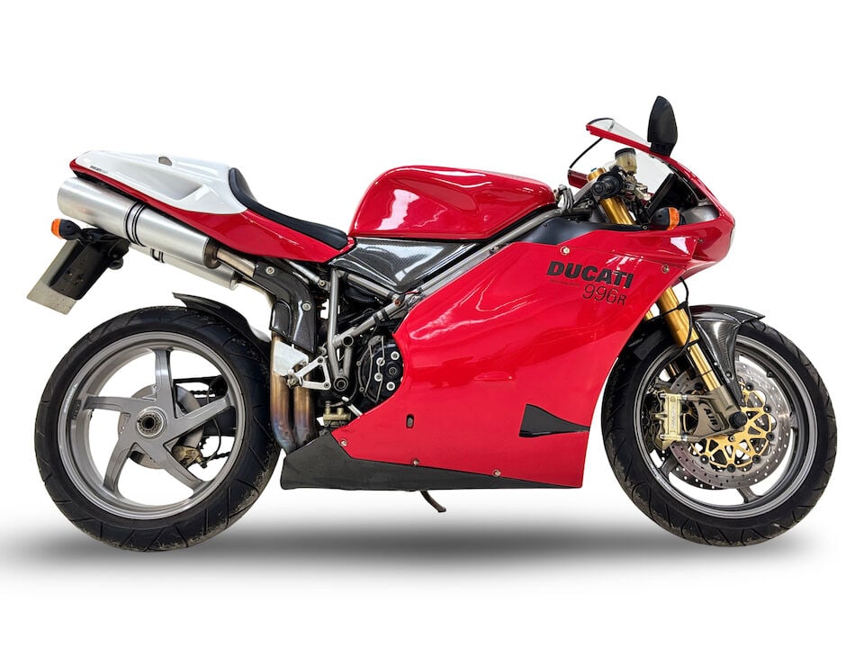 2001 Ducati 998cc 996R Frame no. ZDMH200AA1B013947 Engine no. ZDM998W4B-000432: 2001 Ducati 998cc 996R Registration no. Y314 NWP Frame no. ZDMH200AA1B013947 Engine no. ZDM998W4B-000432 The history of Ducati's 8-valve, water-cooled, v-twin engine is one of constant development spu