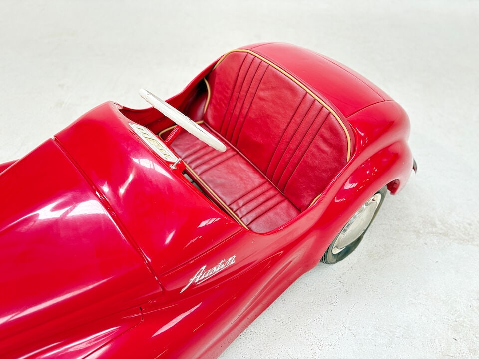 An Austin J40 pedal car - 8
