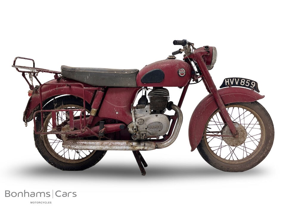 1958 James 248cc L25 Commodore Project: 1958 James 248cc L25 Commodore Project Registration no. HVV 859 Frame no. AL25-1253 Engine no. 25T 14149 James had begun concentrating on two-stroke lightweights in the 1930s, and continued the policy