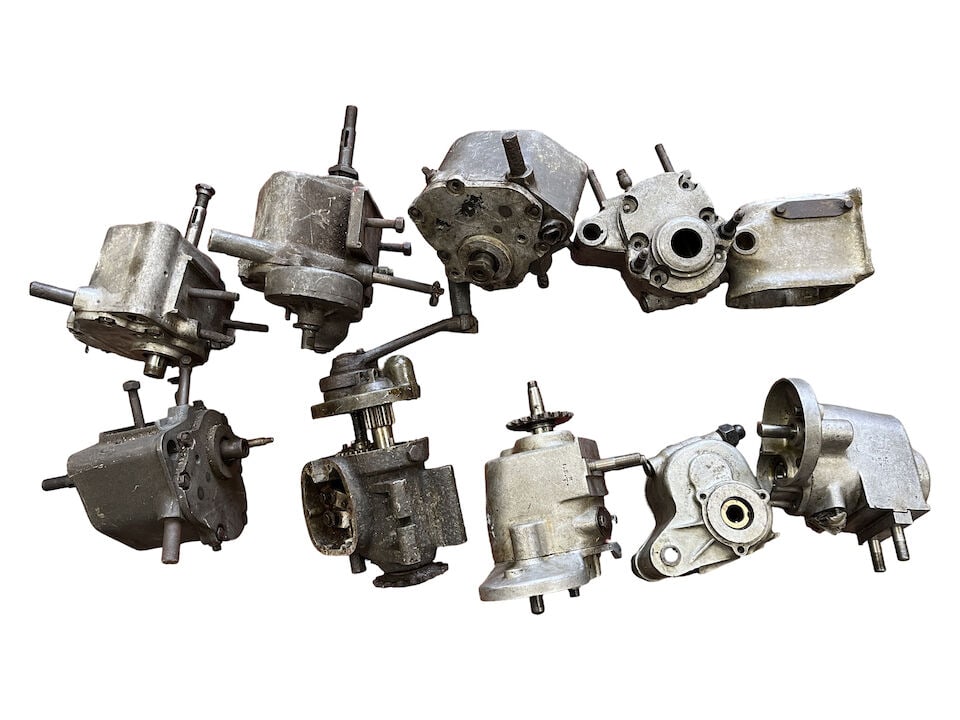 A quantity of gearboxes and gearbox components: A quantity of gearboxes and gearbox components including number 10402; number 8.940 133.SB.E.A; number 9648 141; 12201 144/; number SEBH28421; 21360/179; number SHB AT 4121; number I.E.11V.; JB NO5