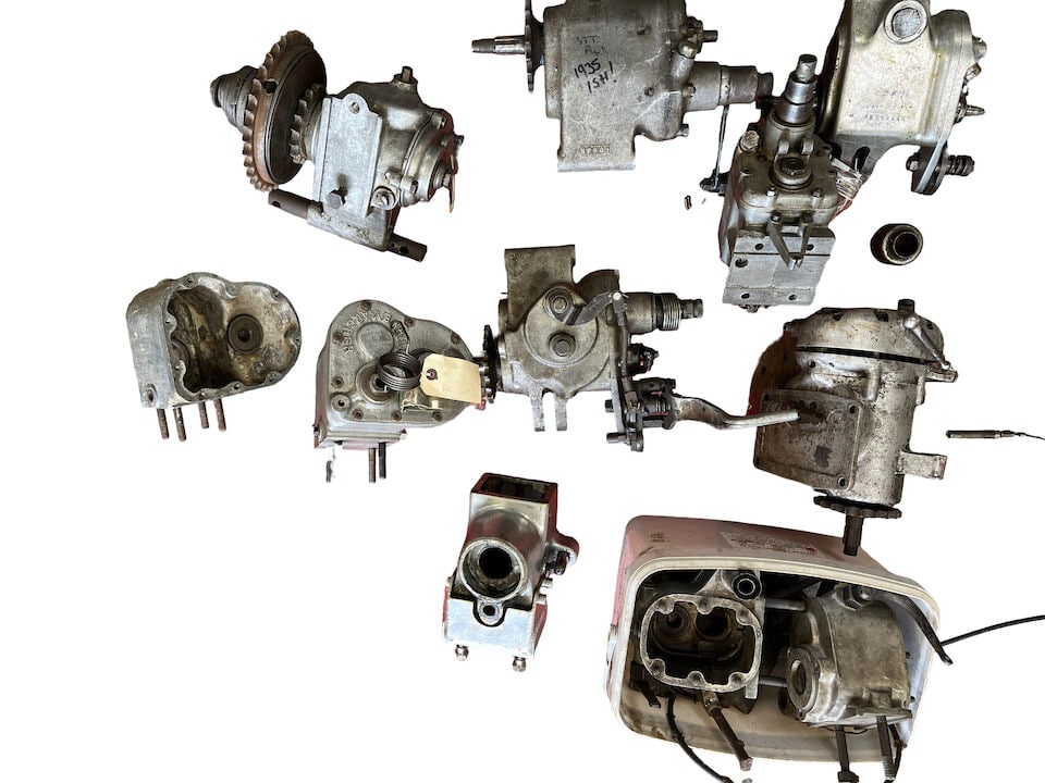 A quantity of gearboxes and gearbox components (1 of 19)