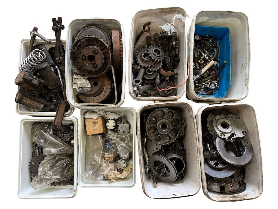 A quantity of mostly vintage engine and gearbox components - 2