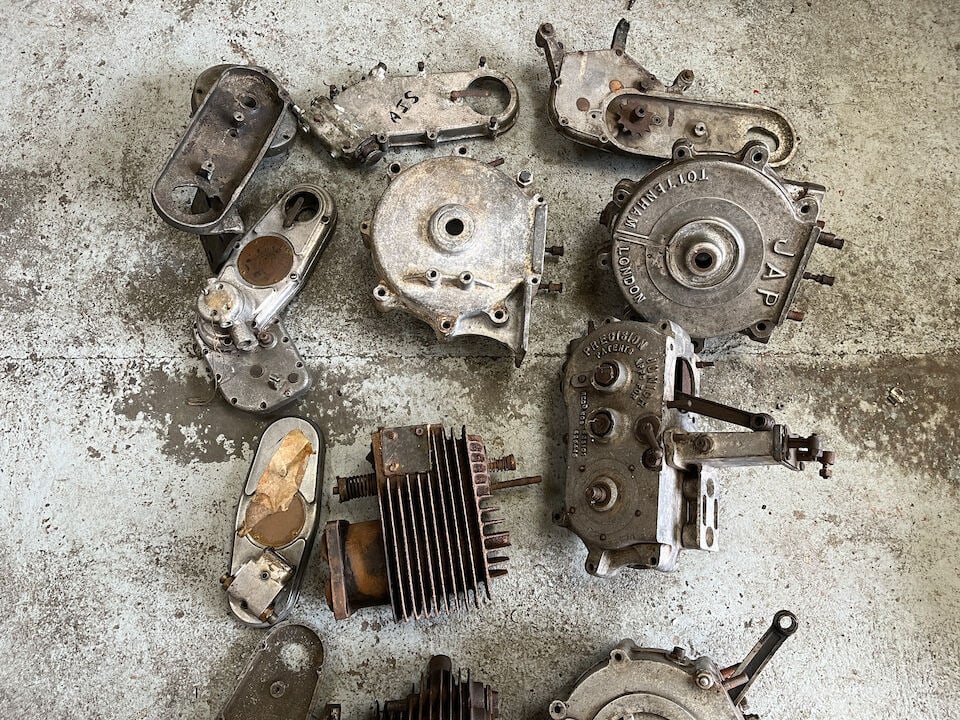 A quantity of mostly vintage engine and gearbox components - 5