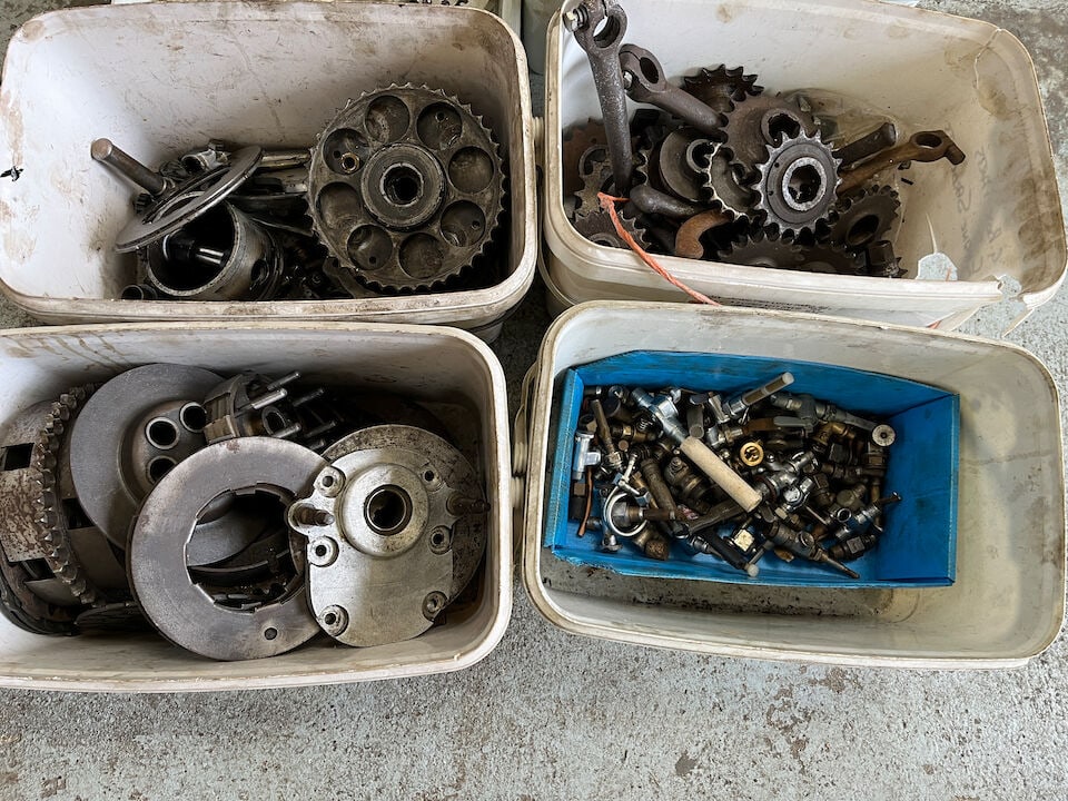 A quantity of mostly vintage engine and gearbox components - 6