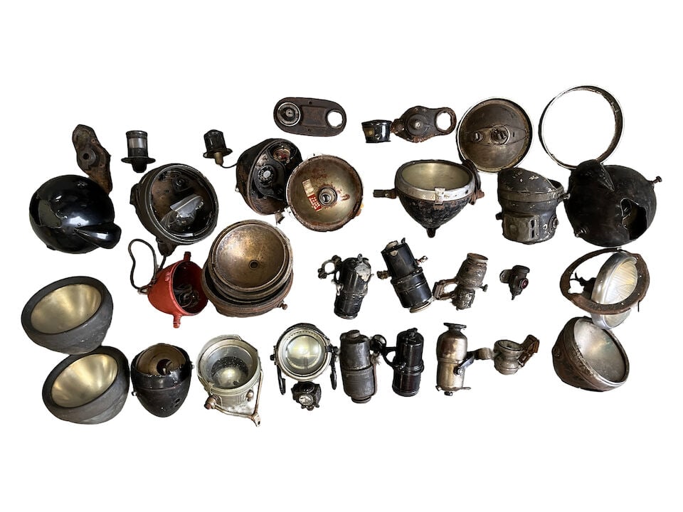 A quantity of lighting components (1 of 4)