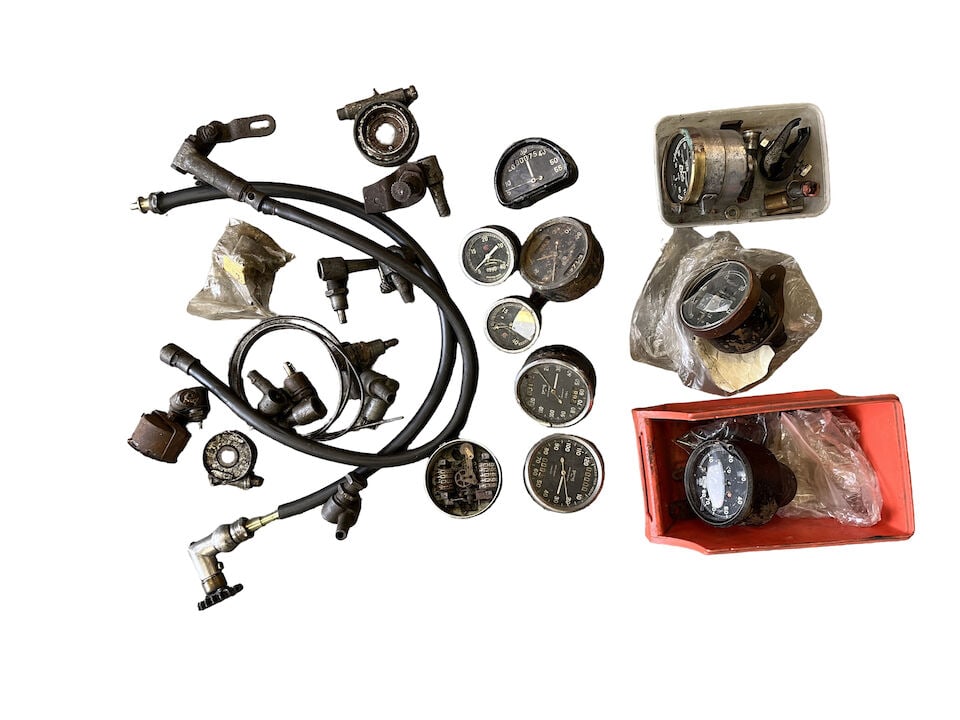 A quantity of speedometers (1 of 6)
