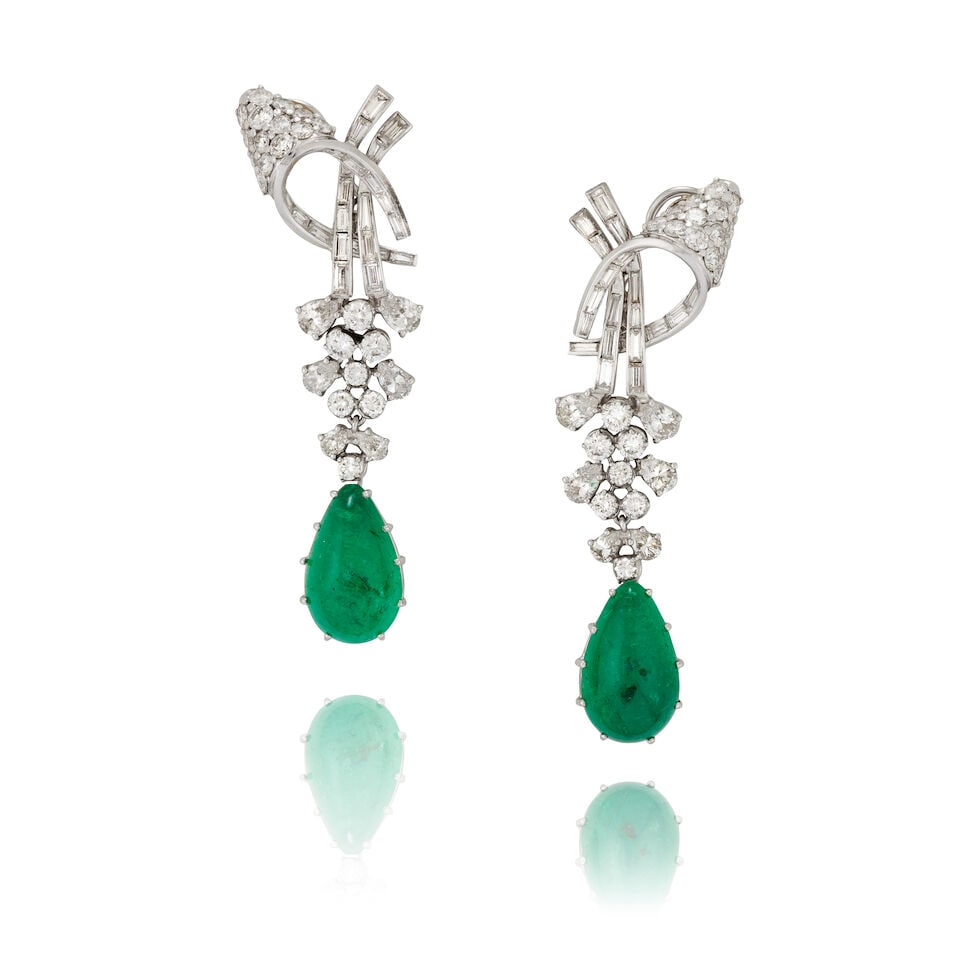 A PAIR OF EMERALD AND DIAMOND PENDANT EARRINGS (1 of 4)
