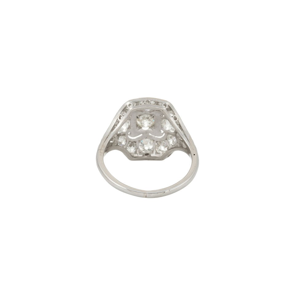 AN EDWARDIAN PLATINUM AND DIAMOND RING - 3