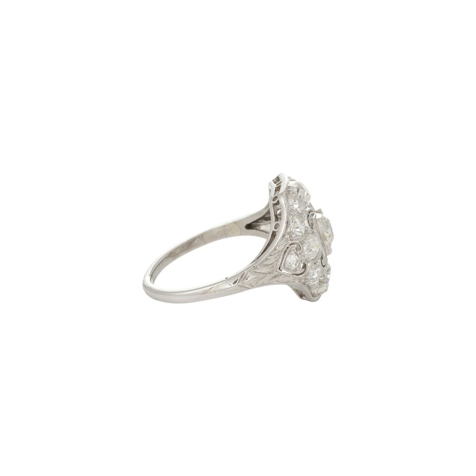 AN EDWARDIAN PLATINUM AND DIAMOND RING - 4