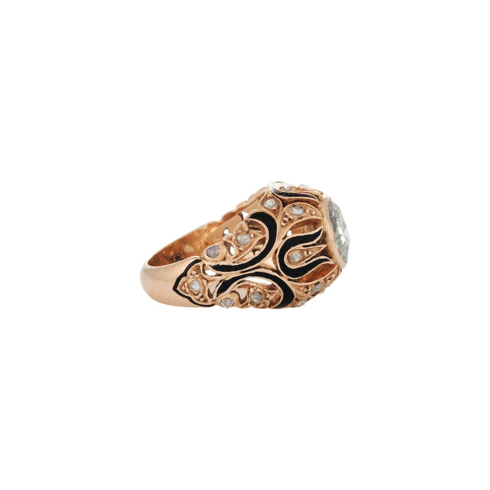 A 14K ROSE GOLD, ENAMEL, AND DIAMOND RING, CIRCA 1940 - 5