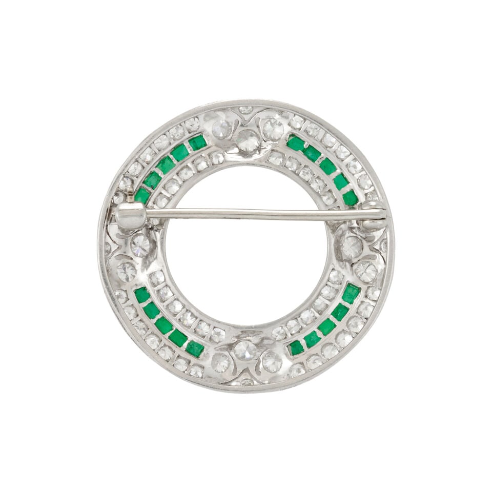 AN ART DECO PLATINUM, EMERALD, AND DIAMOND BROOCH - 3