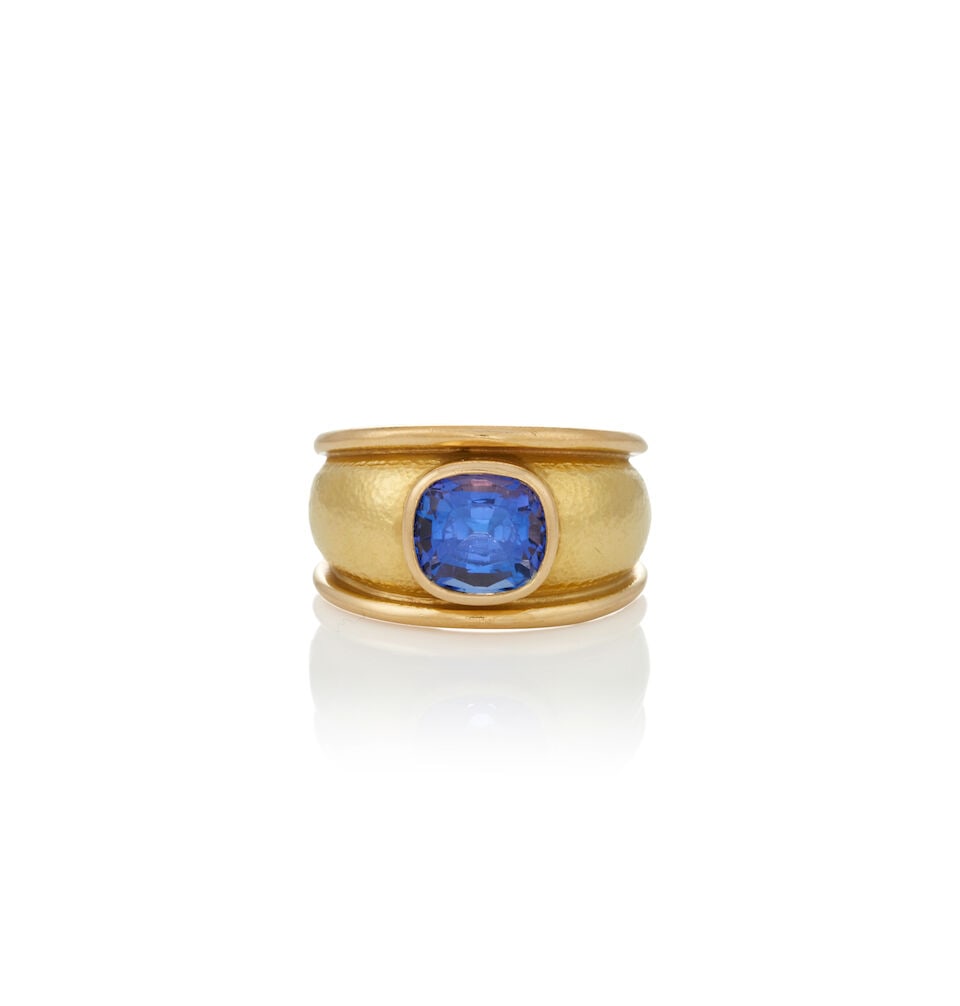 ELIZABETH LOCKE: AN 18K GOLD AND TANZANITE RING: ELIZABETH LOCKE: AN 18K GOLD AND TANZANITE RING Centering a fancy-cut tanzanite, bezel-set in a hammered gold mount, weight 7.6 dwt, maker's mark for Elizabeth Locke, approximately size 6 3/4. For