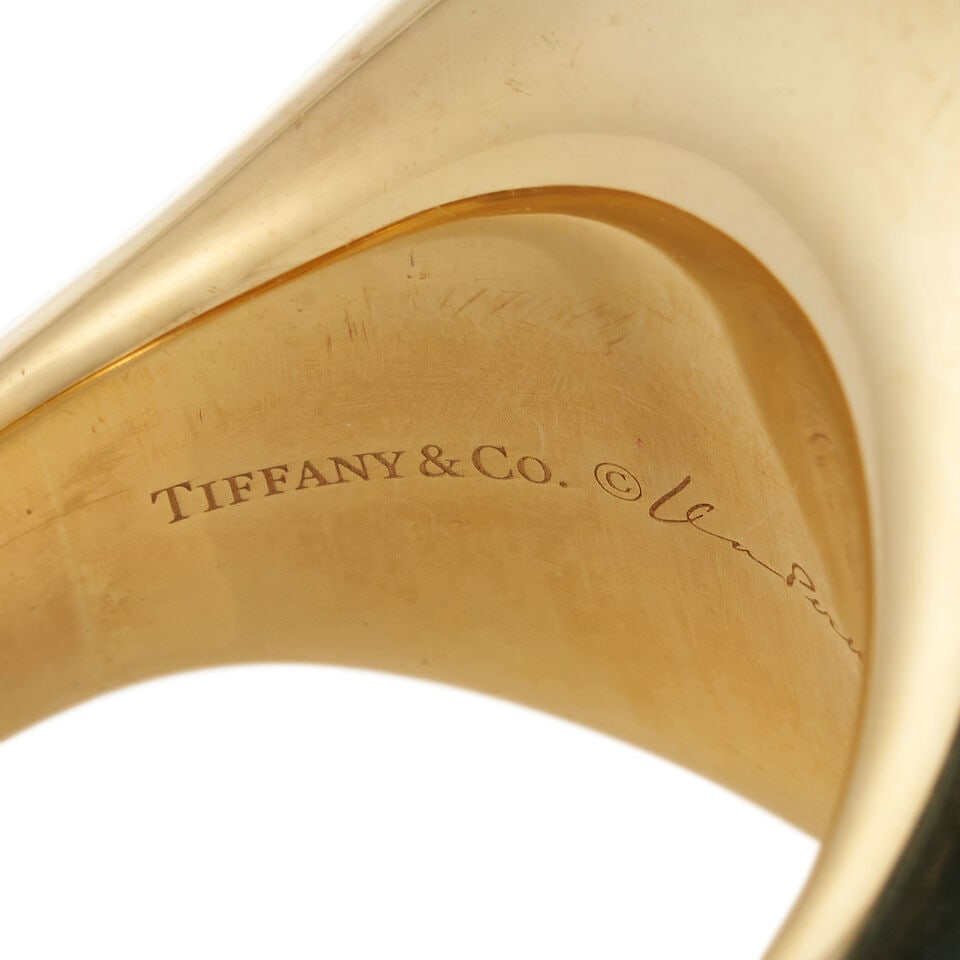 ELSA PERETTI FOR TIFFANY & CO.: AN 18K GOLD AND JADE RING, HONG KONG - 3