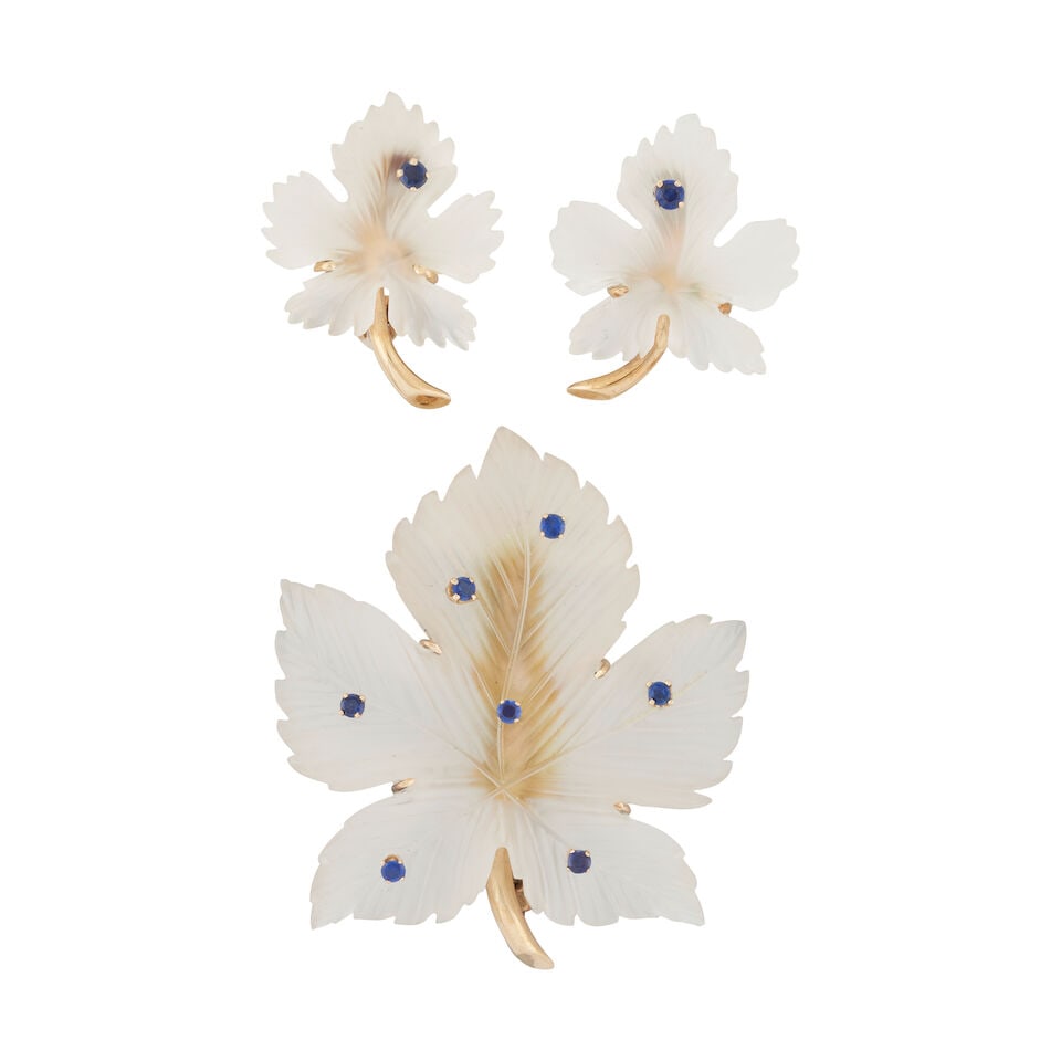 A 14K GOLD, CARVED ROCK CRYSTAL, AND SAPPHIRE BROOCH AND PAIR OF EARRINGS: A 14K GOLD, CARVED ROCK CRYSTAL, AND SAPPHIRE BROOCH AND PAIR OF EARRINGS Designed as carved rock crystal leaves set with circular-cut sapphires, weight 13.5 dwt, brooch length 1 7/8, earring length