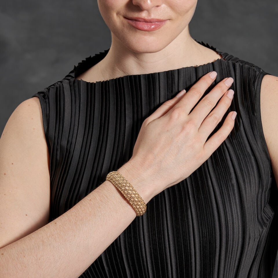 A 14K GOLD COVERED WRISTWATCH - 2