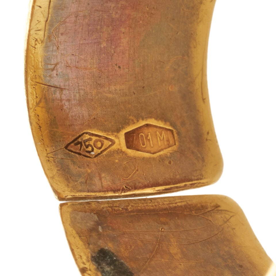 AN 18K GOLD PASTORAL RING - 3