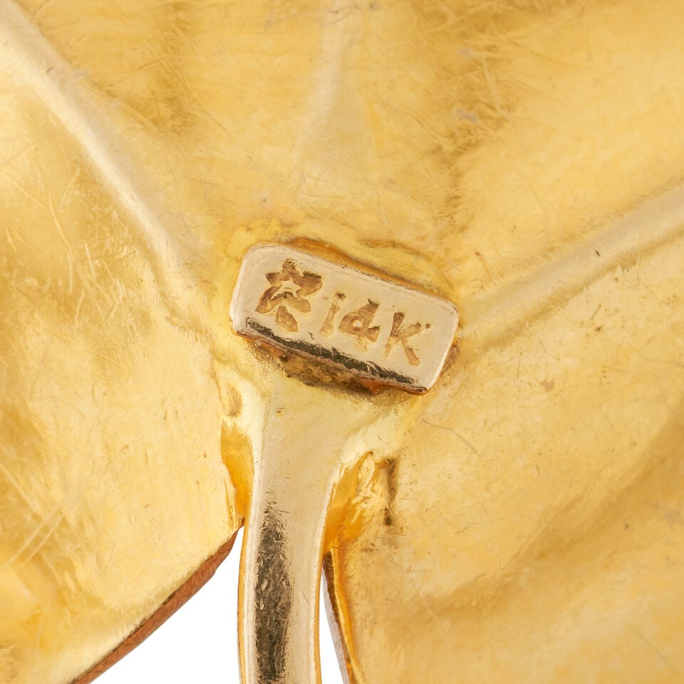 A 14K GOLD LEAF BROOCH - 3