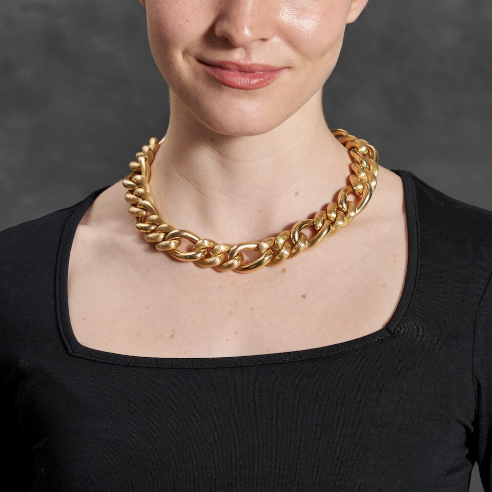A 14K GOLD NECKLACE, ITALY: A 14K GOLD NECKLACE, ITALY Composed of large textured and polished links, weight 90.5 dwt, length 19 1/4, width 13/16 in. For further information on this lot please visit Bonhams.com For further