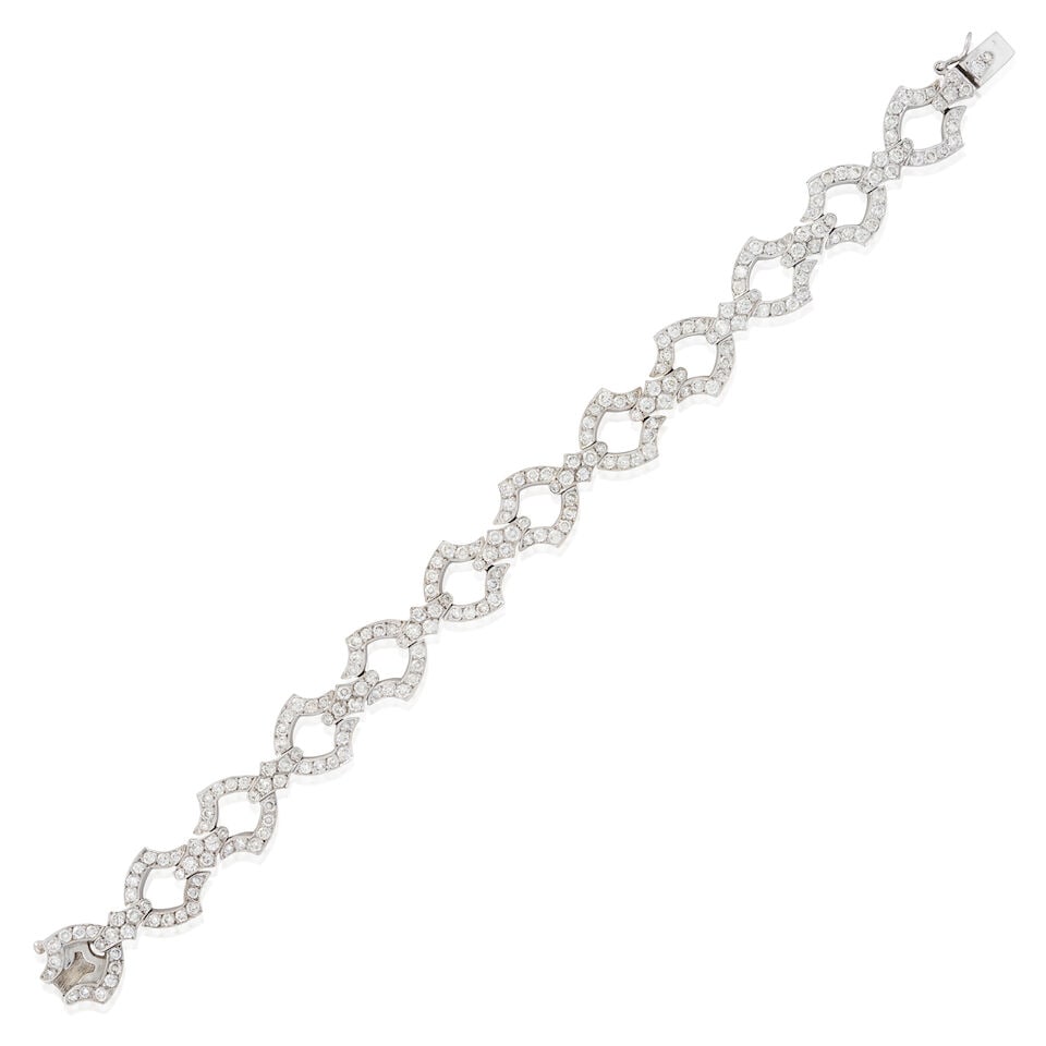 AN 18K WHITE GOLD AND DIAMOND BRACELET, FRANCE (1 of 5)