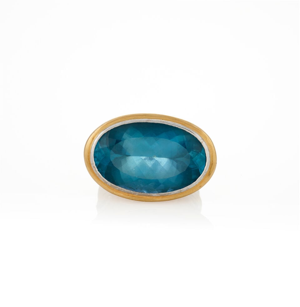 JOHN HARDY: AN 18K GOLD GEM-SET RING - 6