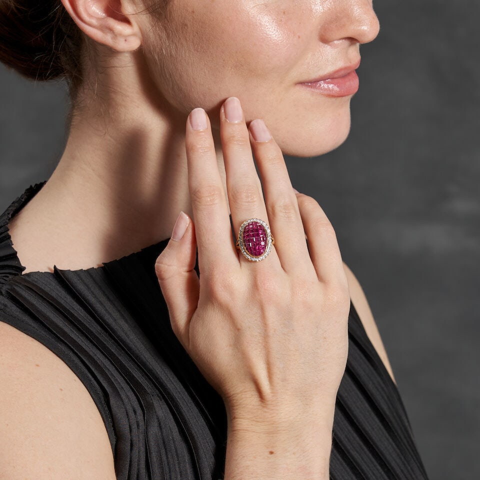 AN 18K GOLD, RUBY, AND DIAMOND RING - 2
